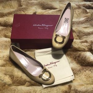 Salvatore Ferragamo Distinta BeigePatentCalf Pumps
